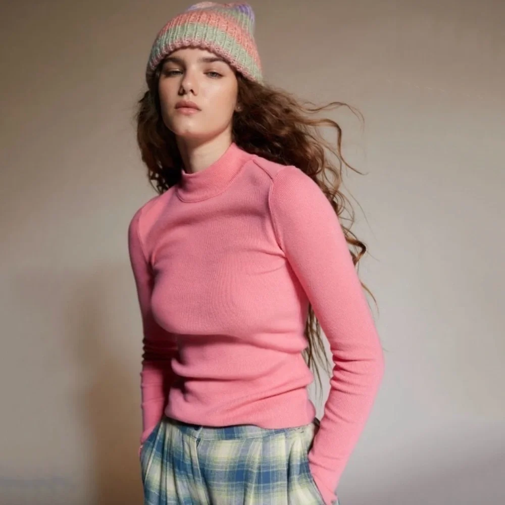 NWT Urban Outfitters BDG Farren Turtleneck Sweater in Pink